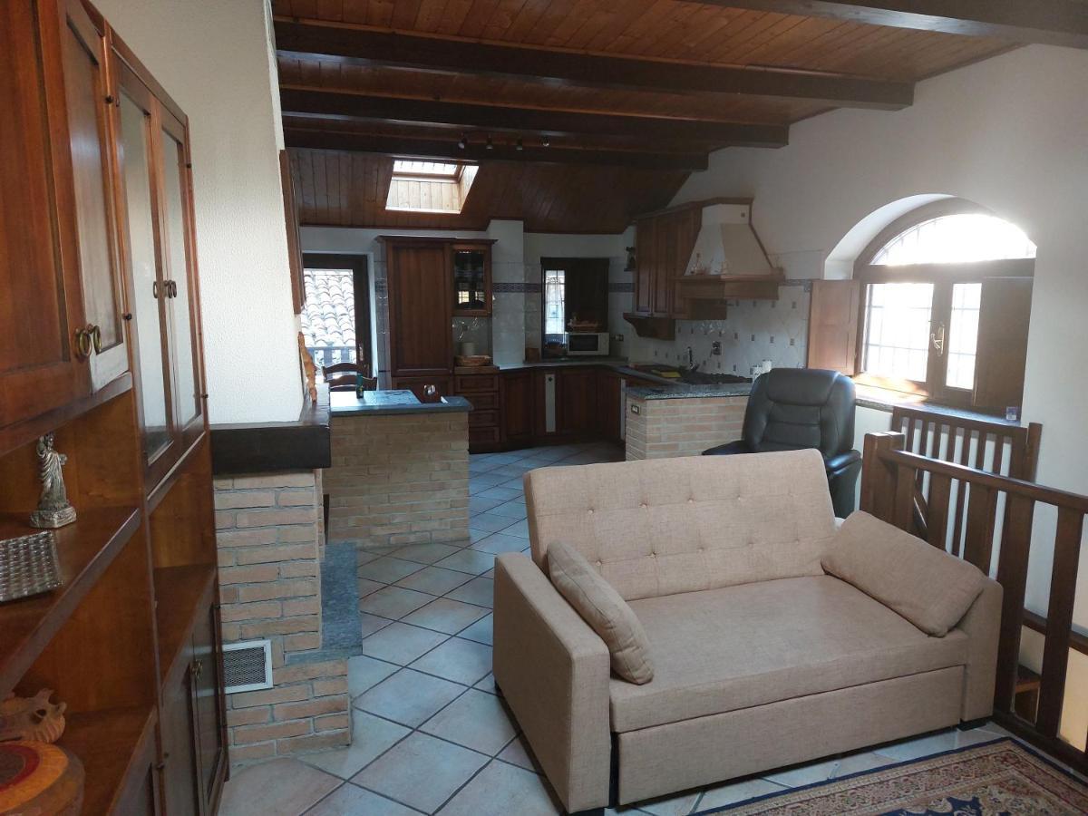 カプリエ Casa Del Rustico, Indipendente Vista Sacra Con Dipintoヴィラ エクステリア 写真