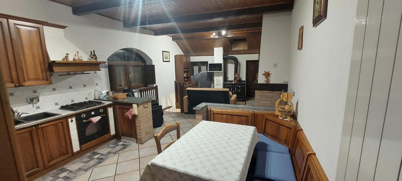 カプリエ Casa Del Rustico, Indipendente Vista Sacra Con Dipintoヴィラ エクステリア 写真