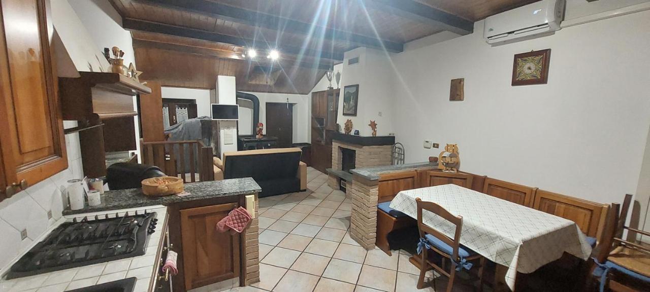 カプリエ Casa Del Rustico, Indipendente Vista Sacra Con Dipintoヴィラ エクステリア 写真