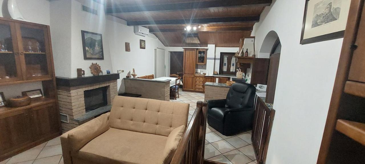 カプリエ Casa Del Rustico, Indipendente Vista Sacra Con Dipintoヴィラ エクステリア 写真